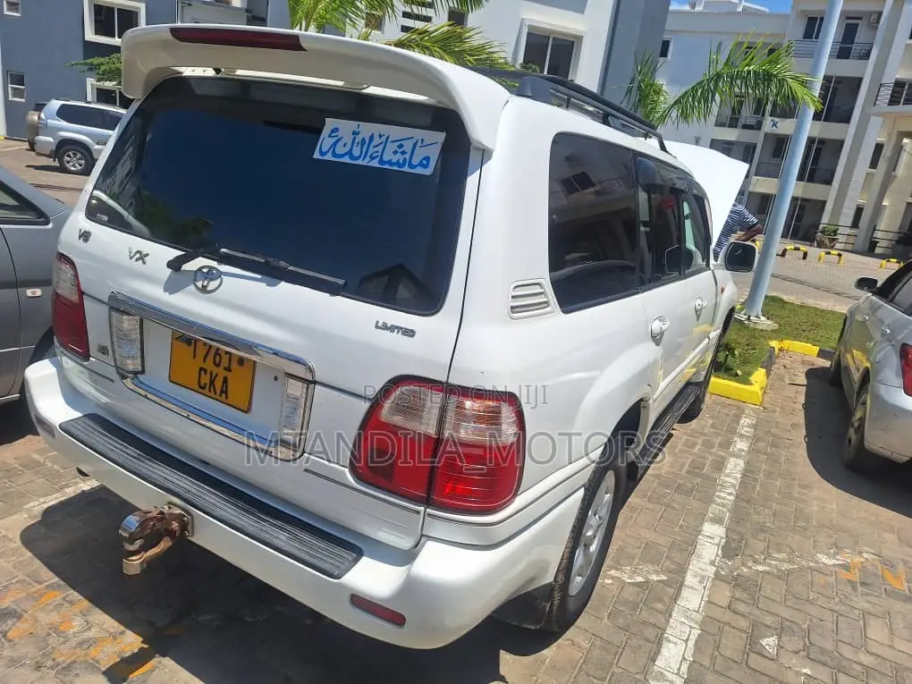 Toyota Land Cruiser HDJ 100 2003 White