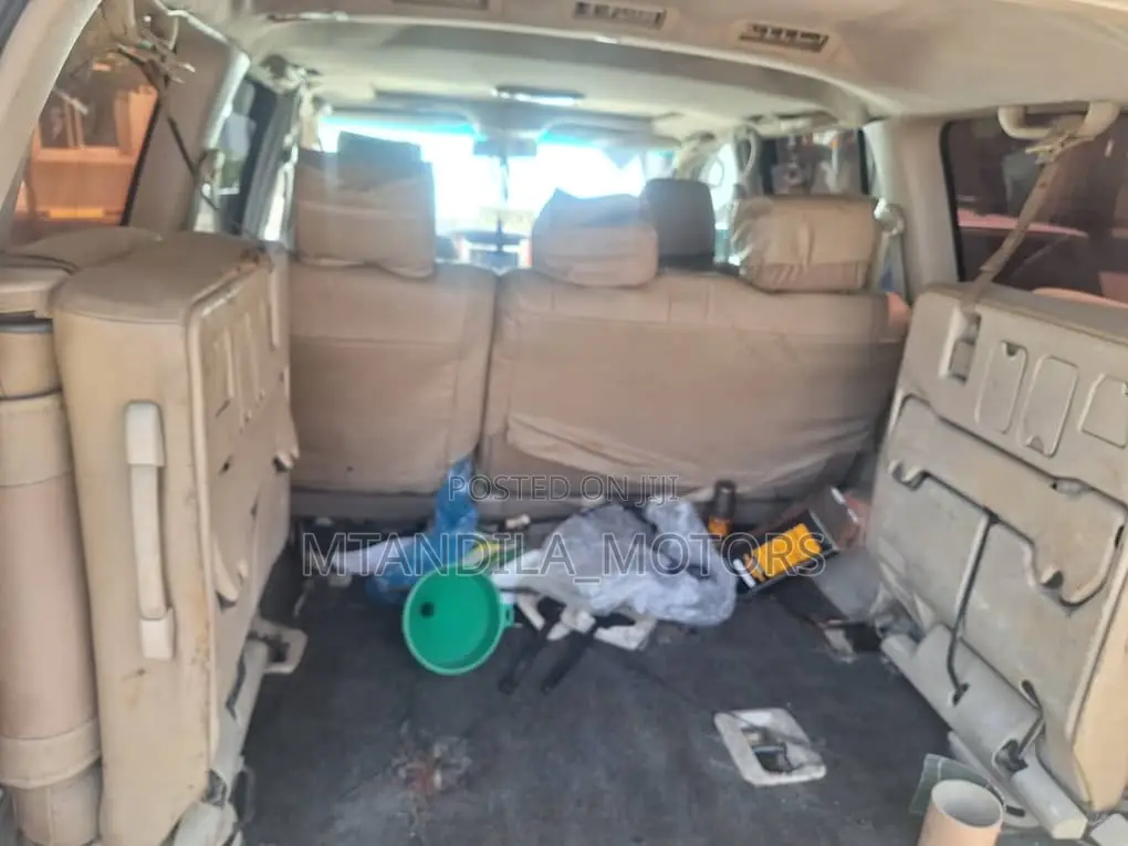 Toyota Land Cruiser HDJ 100 2003 White