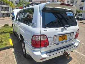 Toyota Land Cruiser HDJ 100 2003 White