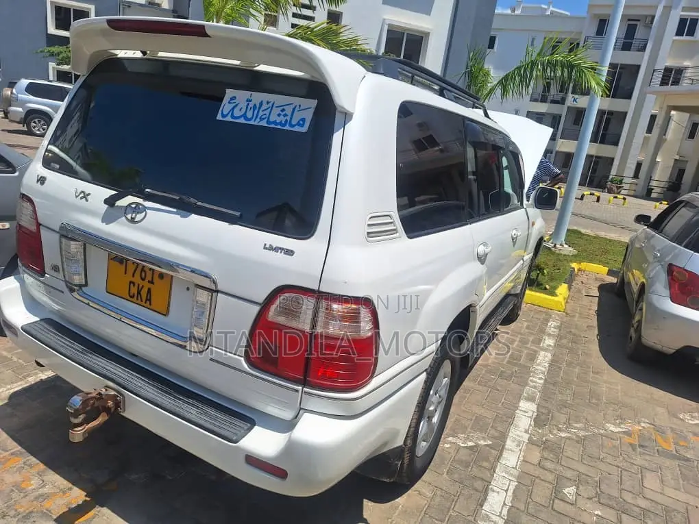 Toyota Land Cruiser HDJ 100 2003 White