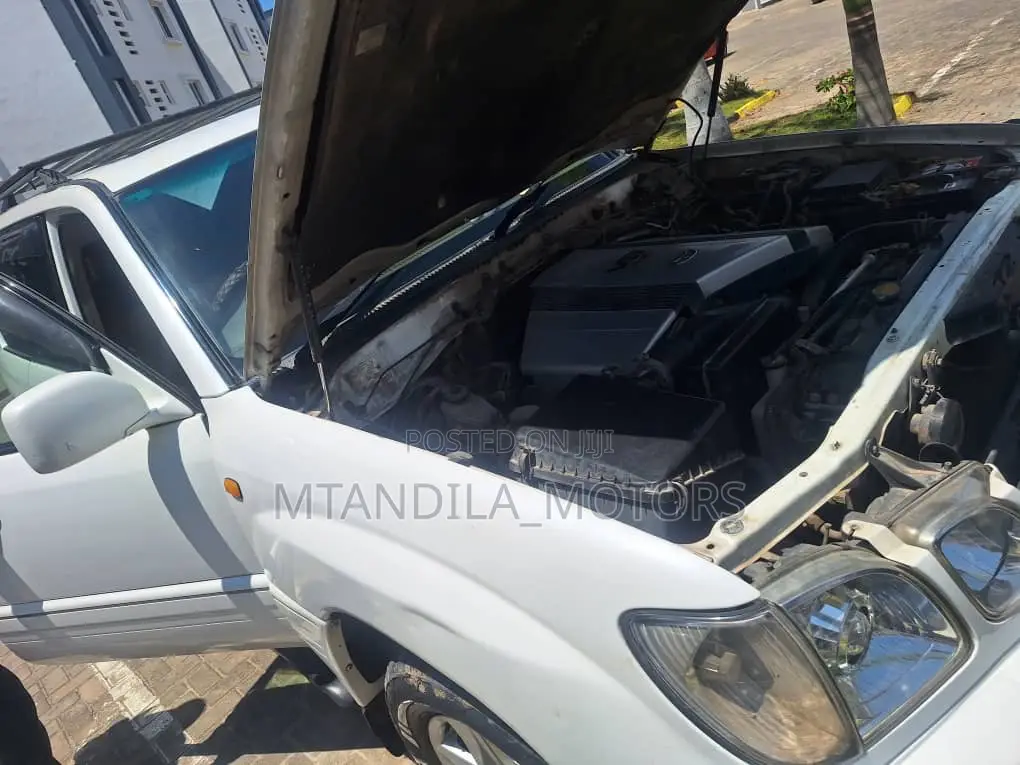 Toyota Land Cruiser HDJ 100 2003 White
