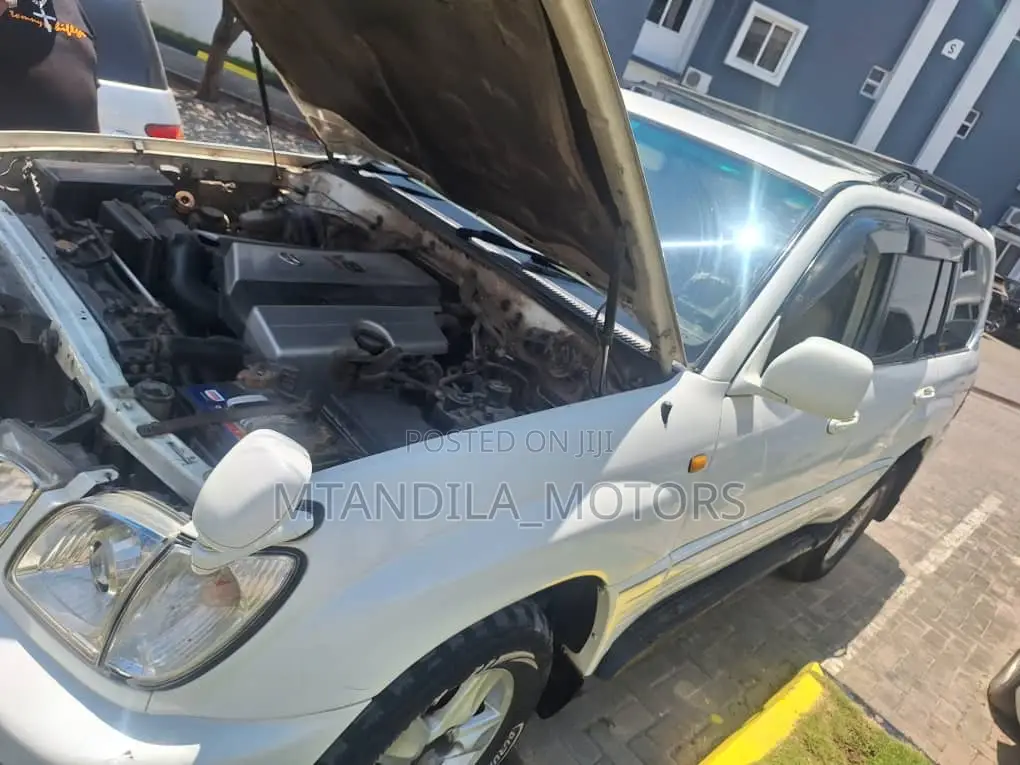 Toyota Land Cruiser HDJ 100 2003 White