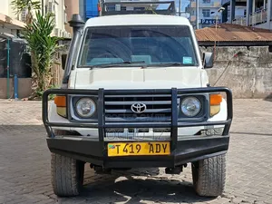 Toyota Land Cruiser 1998 White