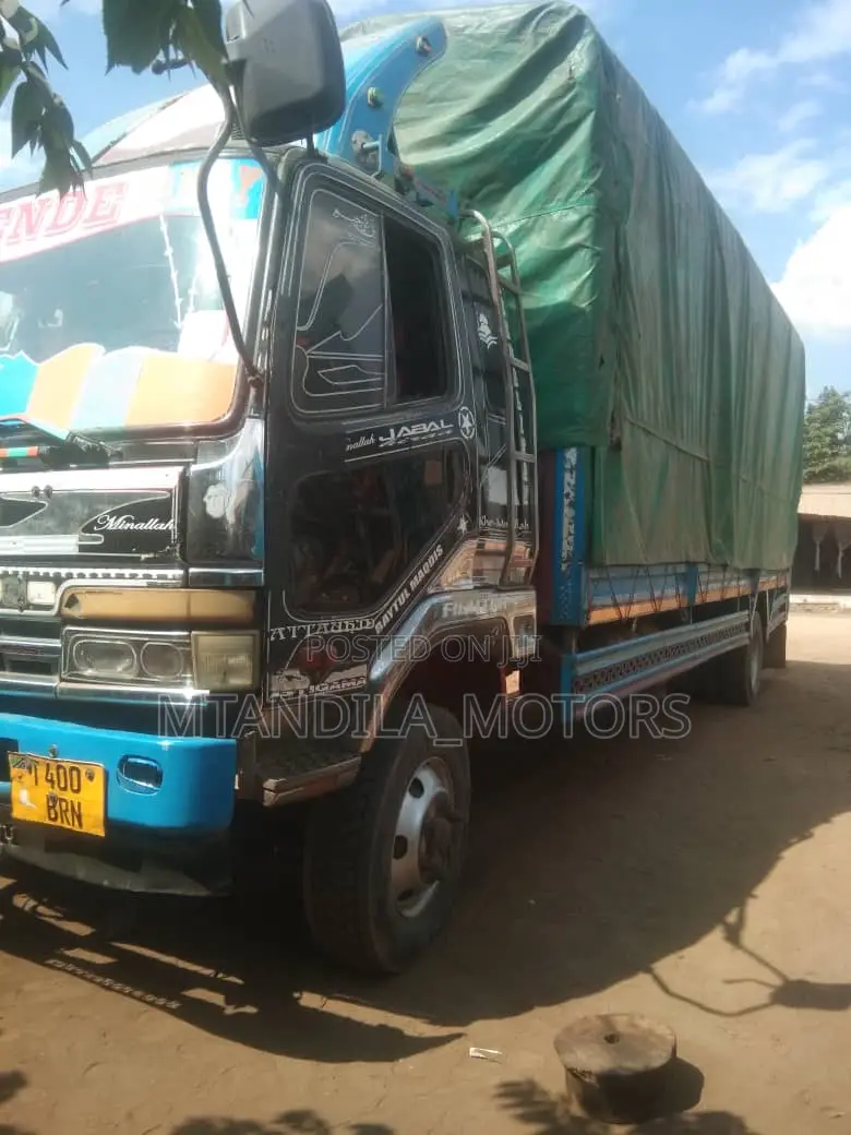 Fuso Seventeen Food Truck