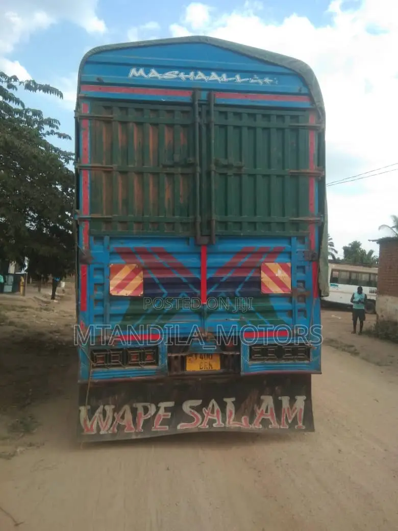 Fuso Seventeen Food Truck