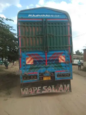 Fuso Seventeen Food Truck