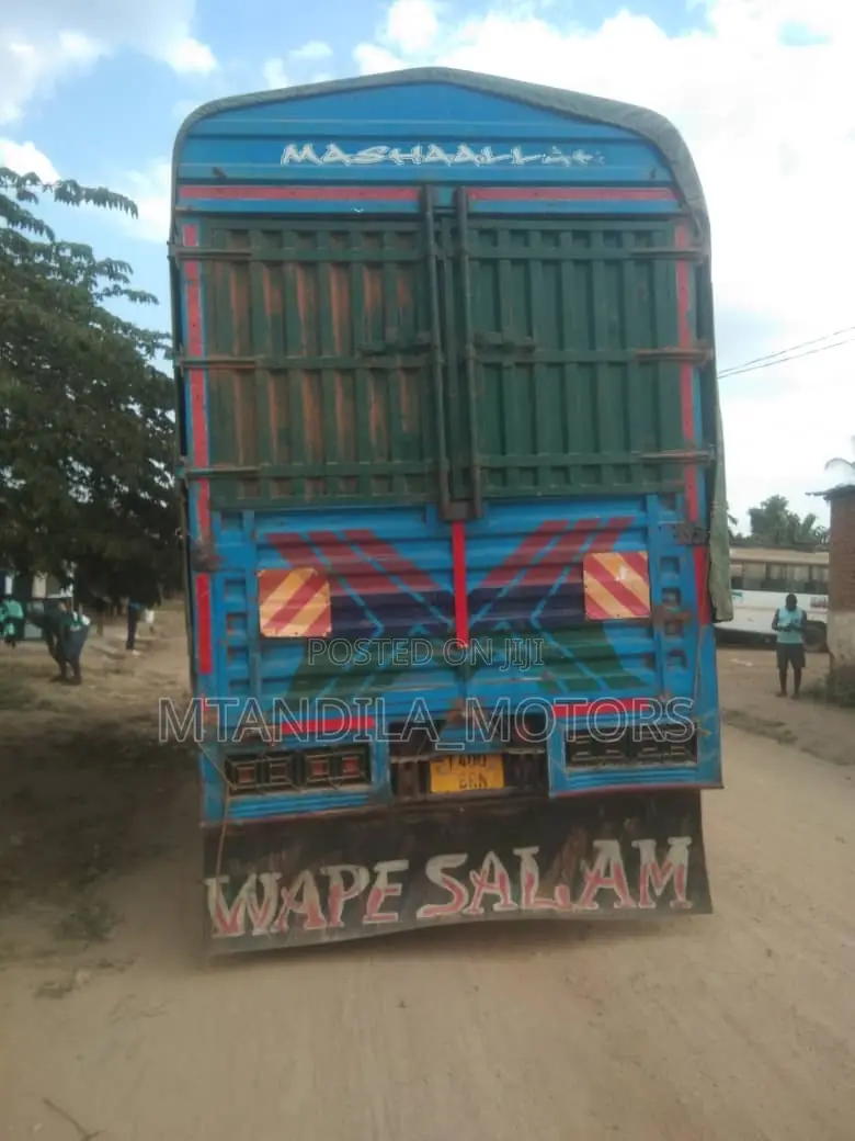 Fuso Seventeen Food Truck