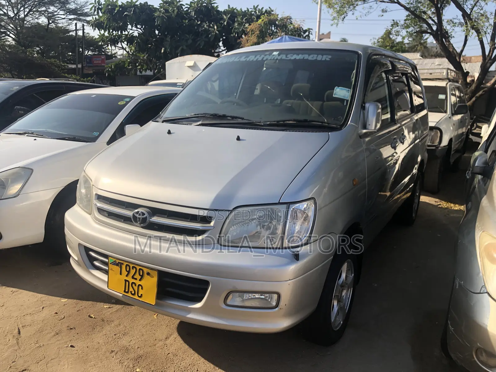 Toyota Noah 2.0 AWD (8 Seater) 2001 Silver