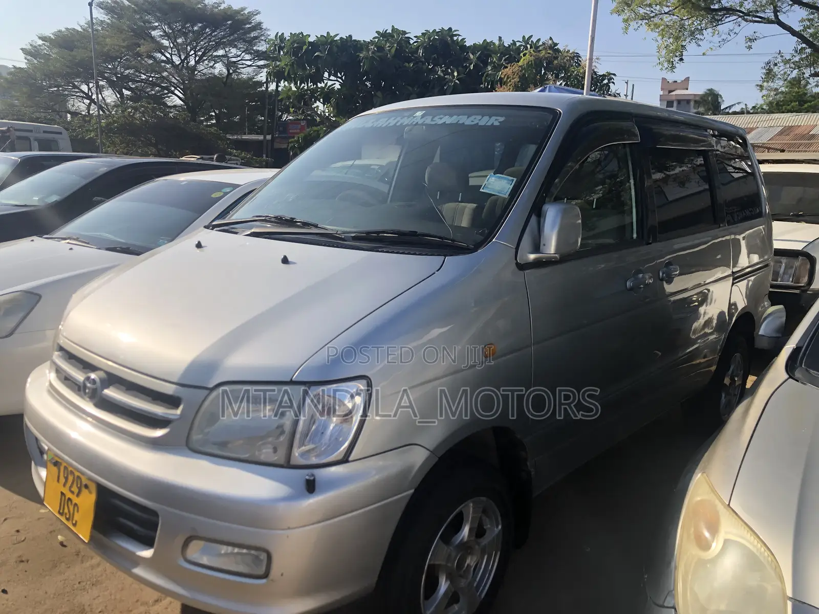 Toyota Noah 2.0 AWD (8 Seater) 2001 Silver