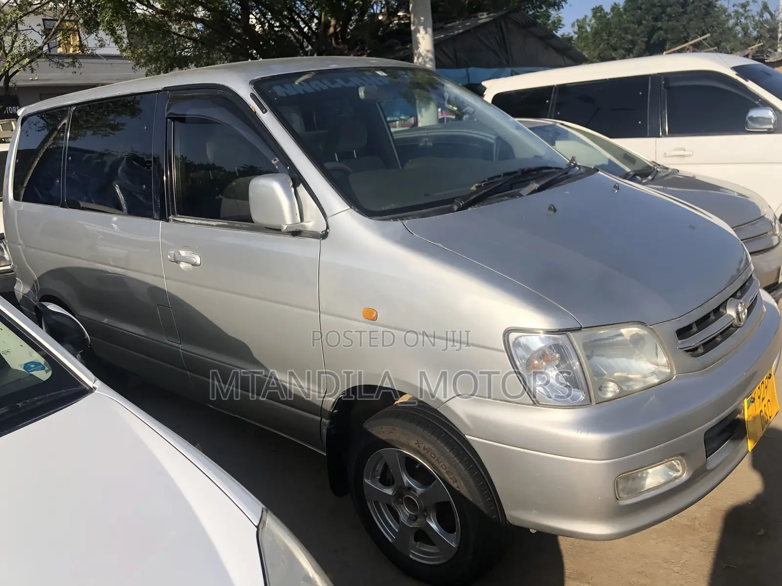 Toyota Noah 2.0 AWD (8 Seater) 2001 Silver