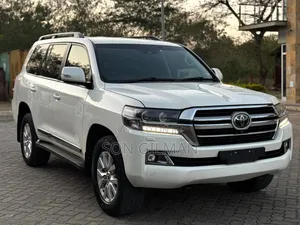 Toyota Land Cruiser 2017 White
