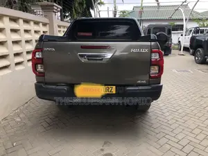 Toyota Hilux 2020 Gray