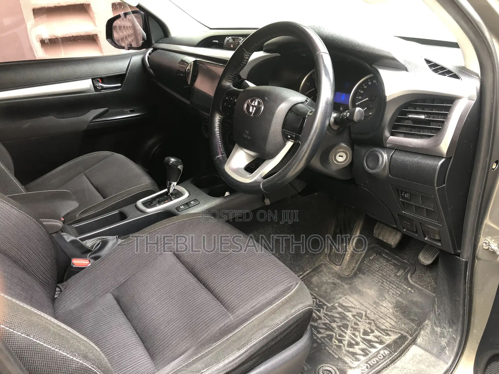 Toyota Hilux 2020 Gray