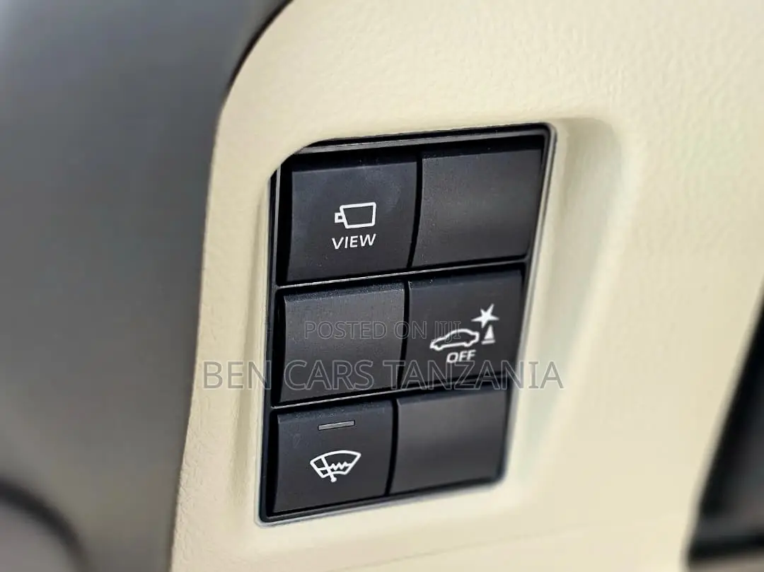 Toyota Land Cruiser Prado 2023 White