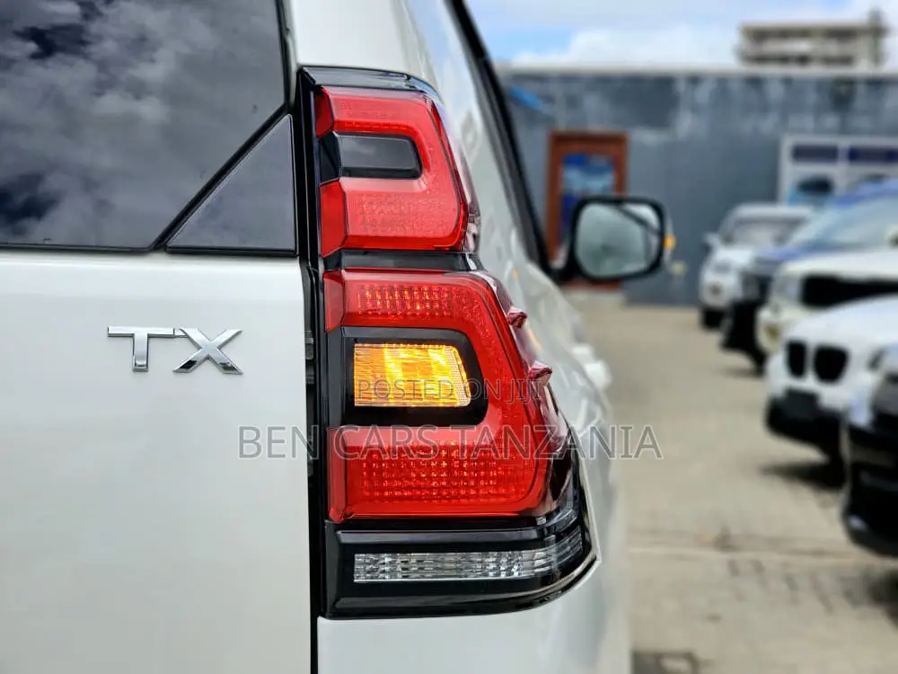 Toyota Land Cruiser Prado 2023 White