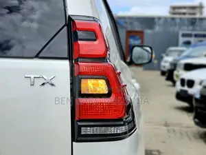 Toyota Land Cruiser Prado 2023 White