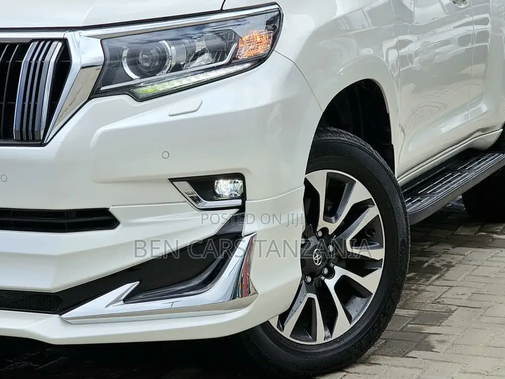 Toyota Land Cruiser Prado 2023 White