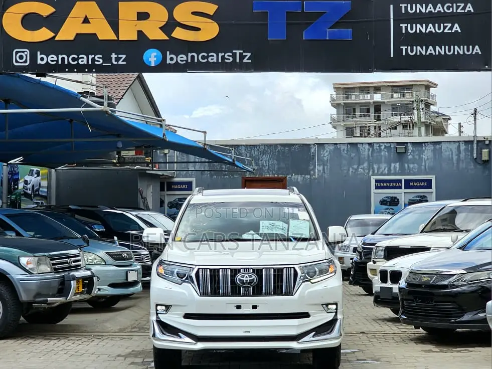 Toyota Land Cruiser Prado 2023 White