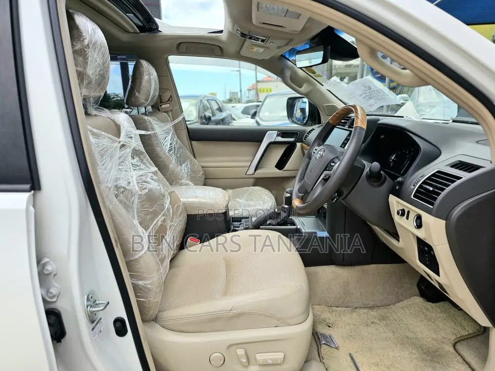 Toyota Land Cruiser Prado 2023 White