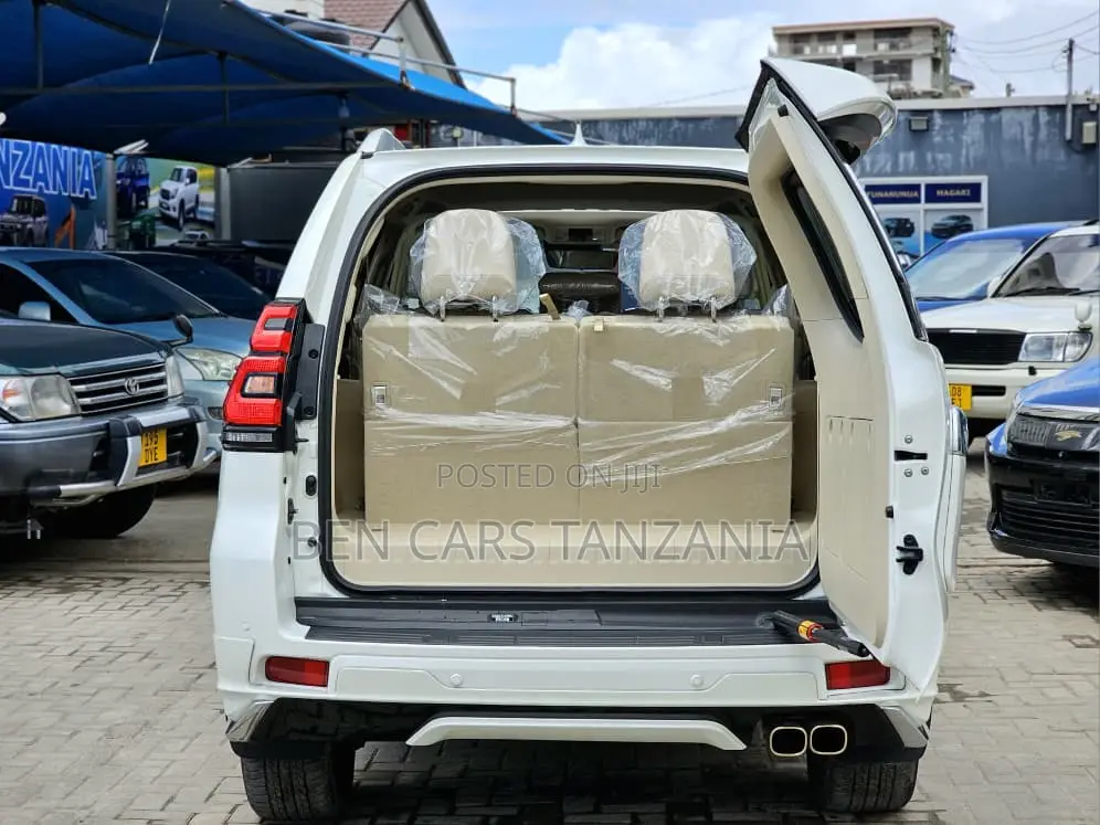 Toyota Land Cruiser Prado 2023 White