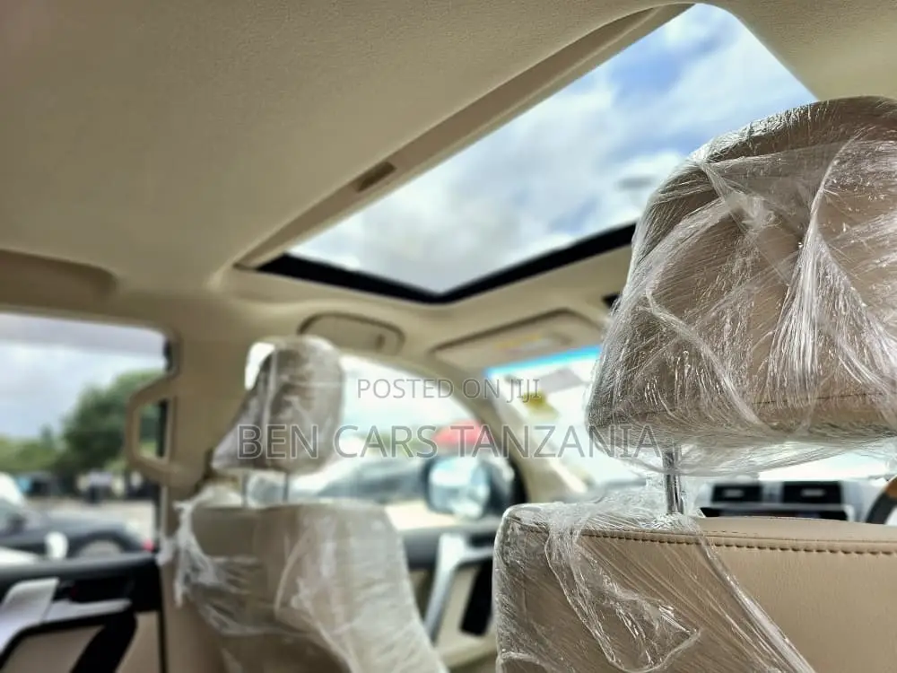 Toyota Land Cruiser Prado 2023 White
