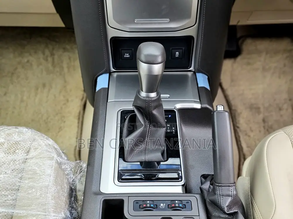 Toyota Land Cruiser Prado 2023 White