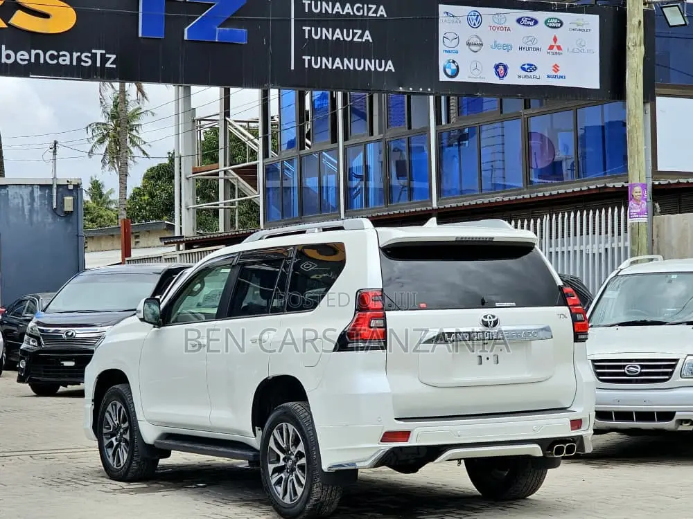 Toyota Land Cruiser Prado 2023 White