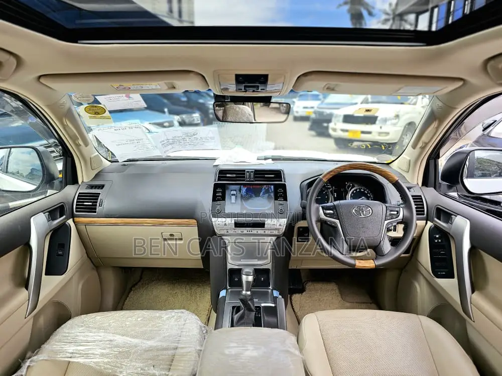 Toyota Land Cruiser Prado 2023 White