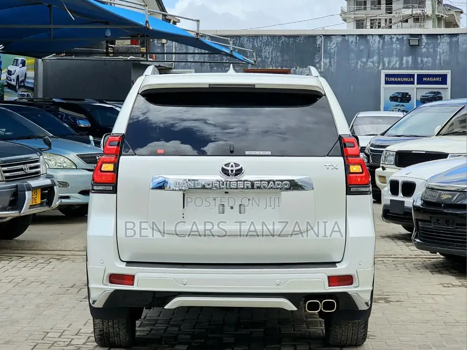 Toyota Land Cruiser Prado 2023 White