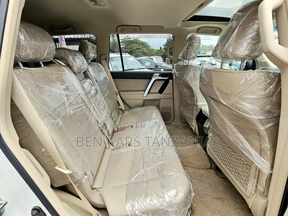 Toyota Land Cruiser Prado 2023 White