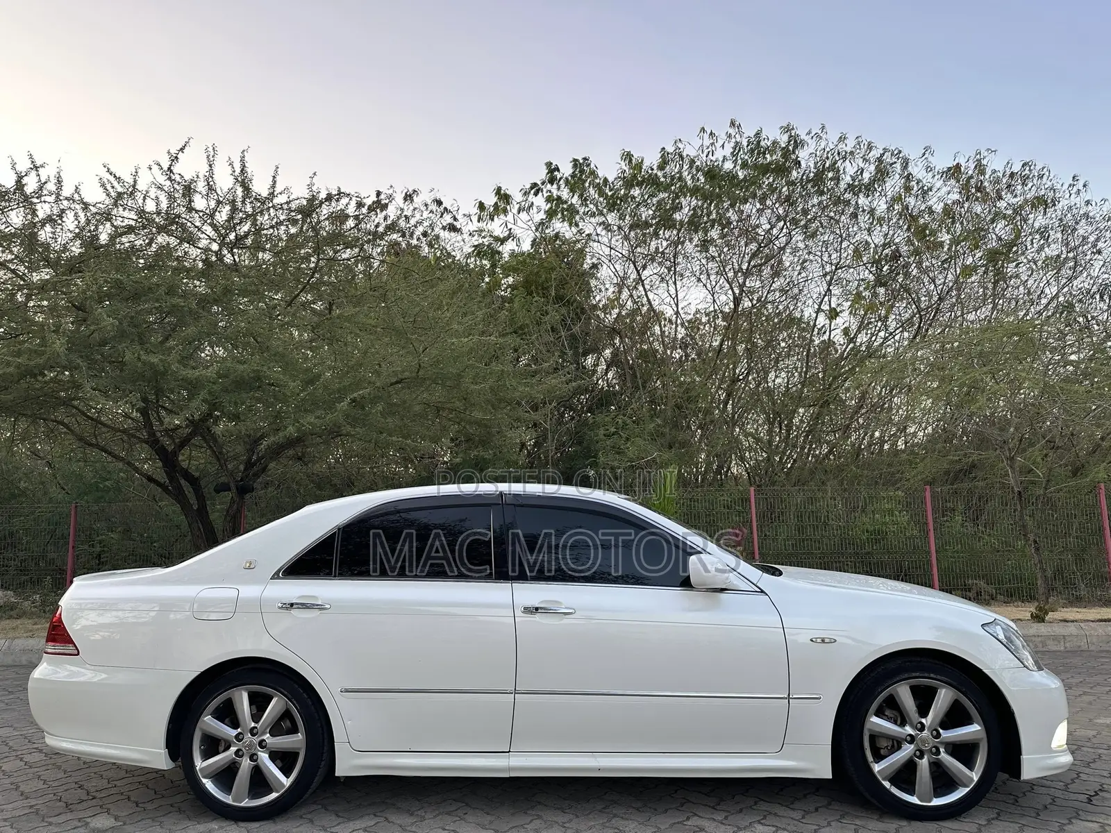 Toyota Crown 2005 White