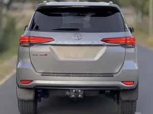 Toyota Fortuner 2019 Silver