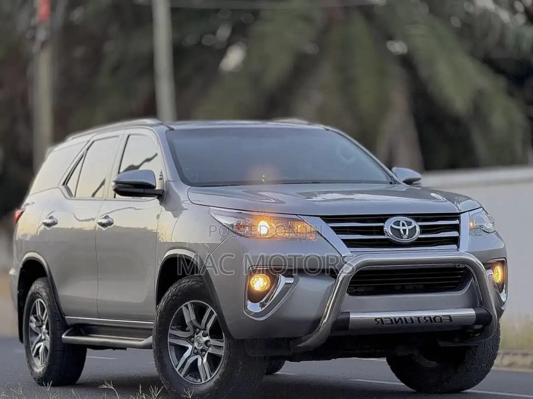Toyota Fortuner 2019 Silver