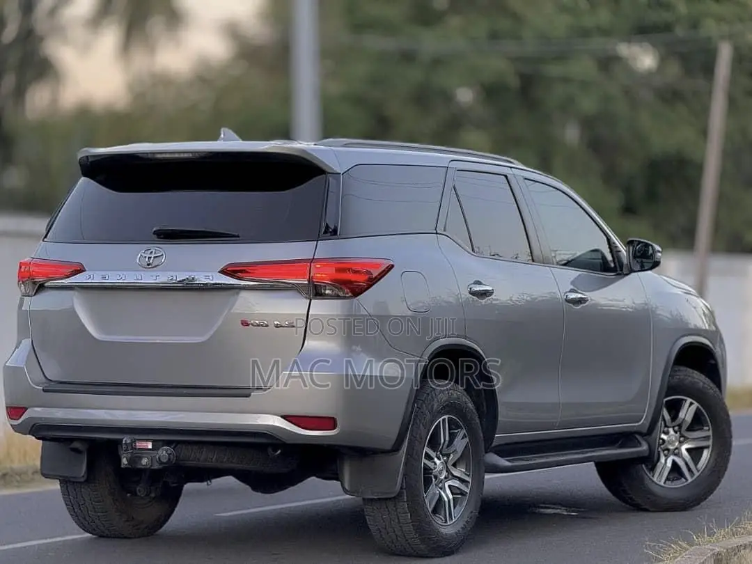 Toyota Fortuner 2019 Silver