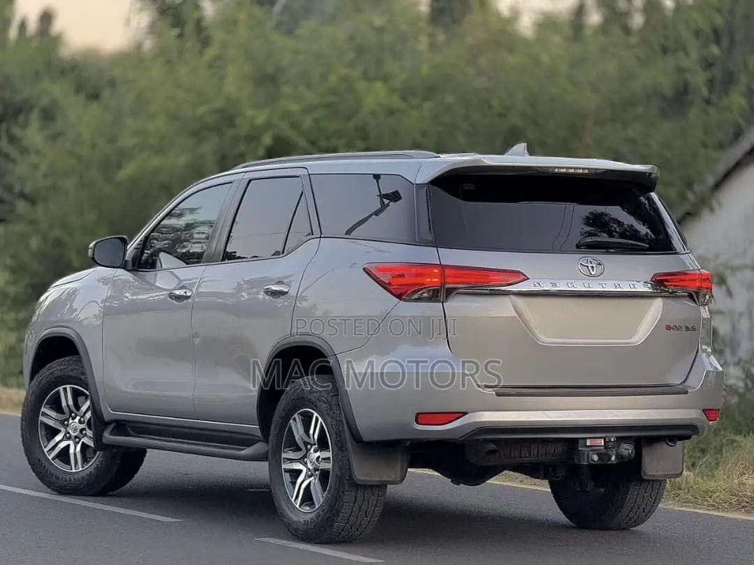 Toyota Fortuner 2019 Silver
