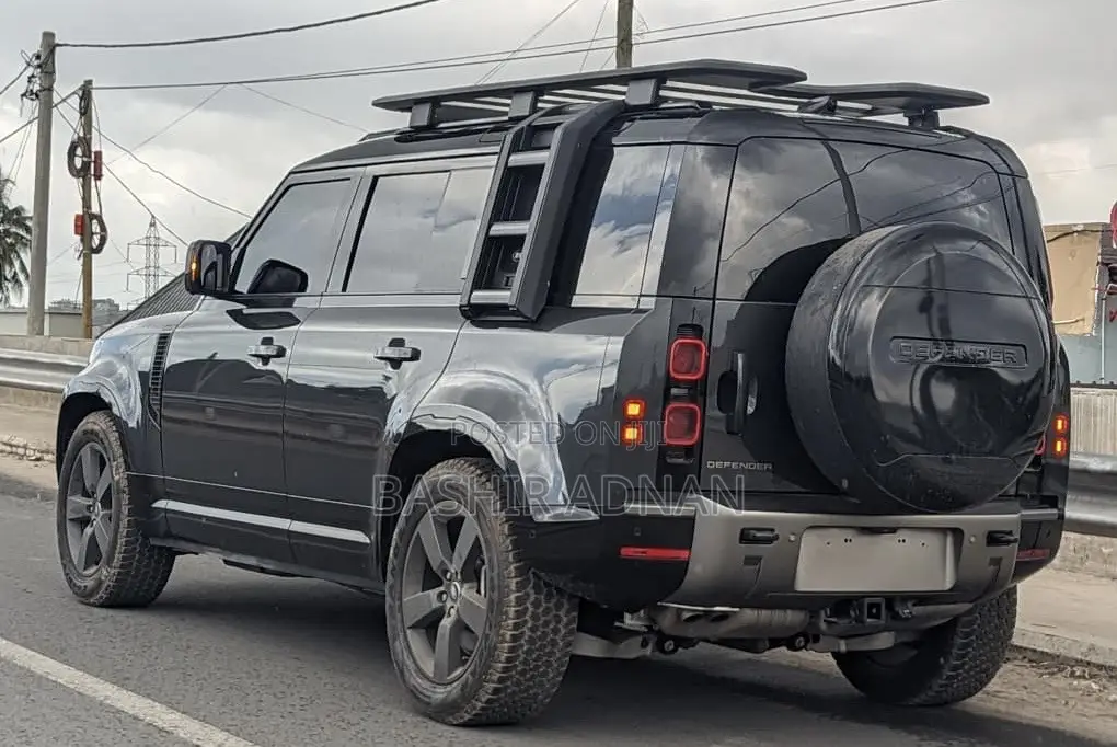 Land Rover Defender X-Dynamic SE 2024 Gray