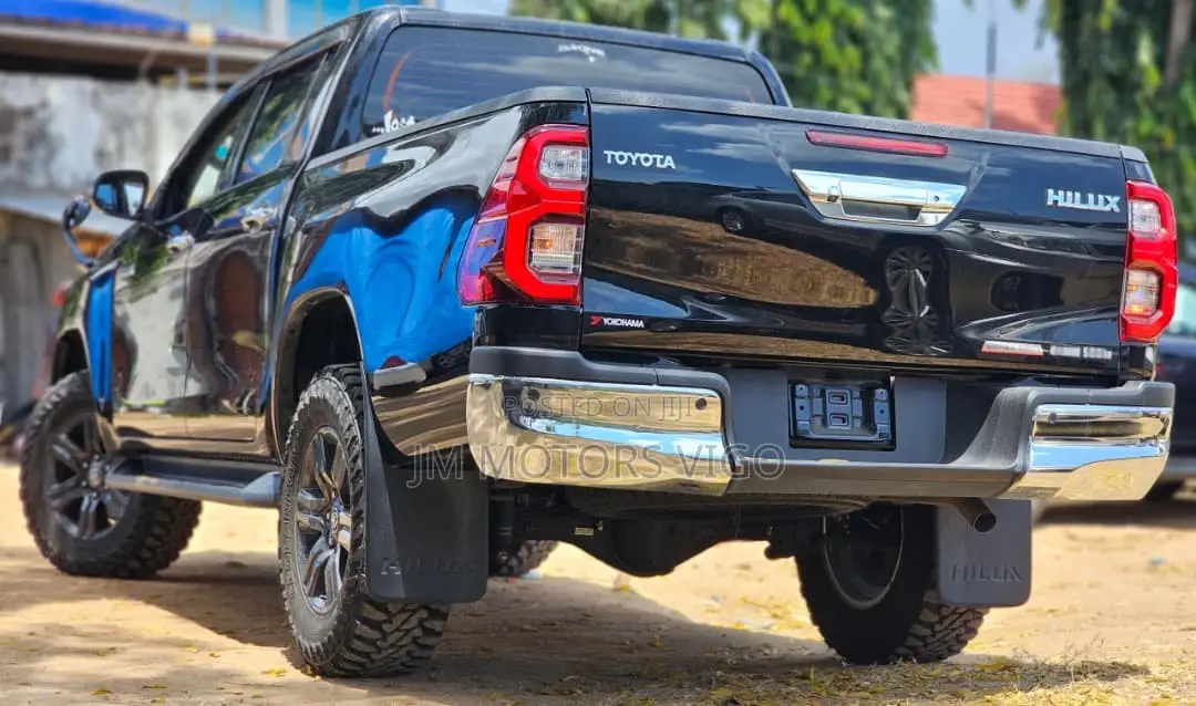 Toyota Hilux 2020 Black