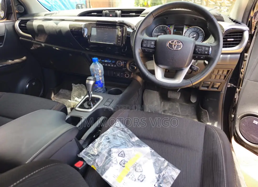 Toyota Hilux 2020 Black