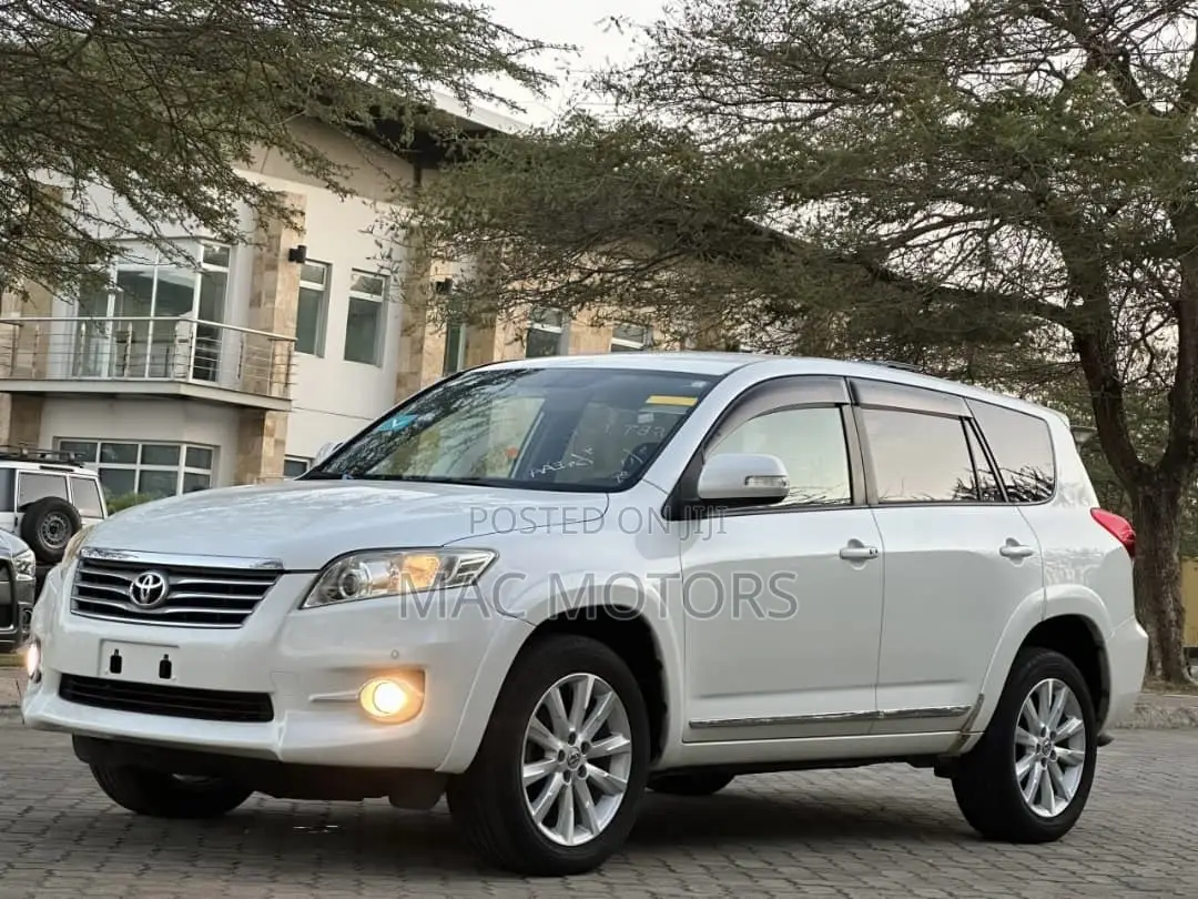 Toyota Vanguard 2010 White