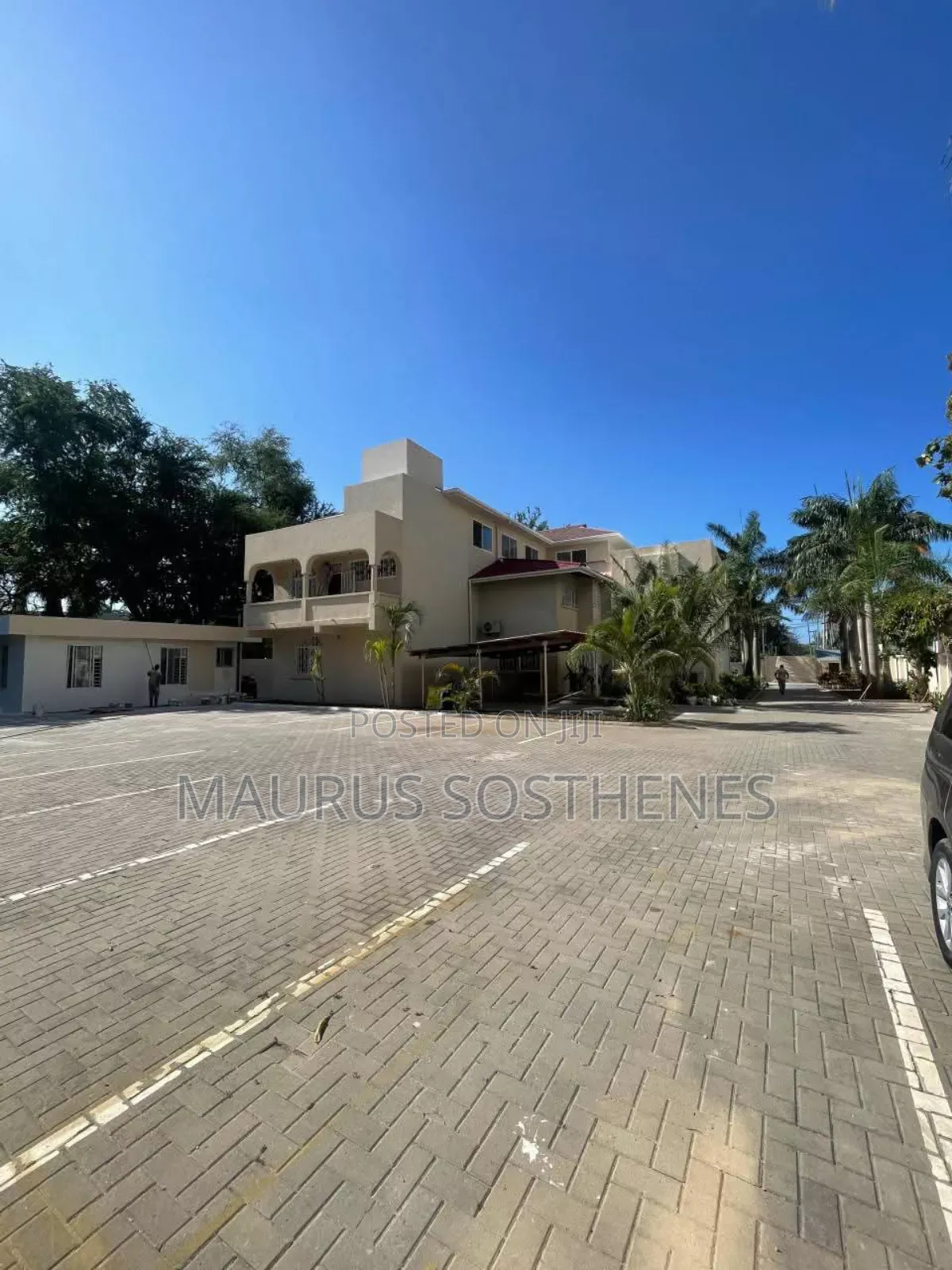 15bdrm Bungalow in Oysterbay for rent