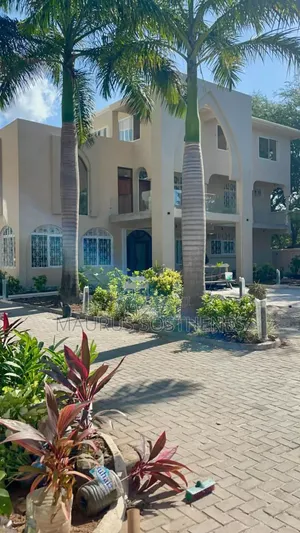 15bdrm Bungalow in Oysterbay for rent