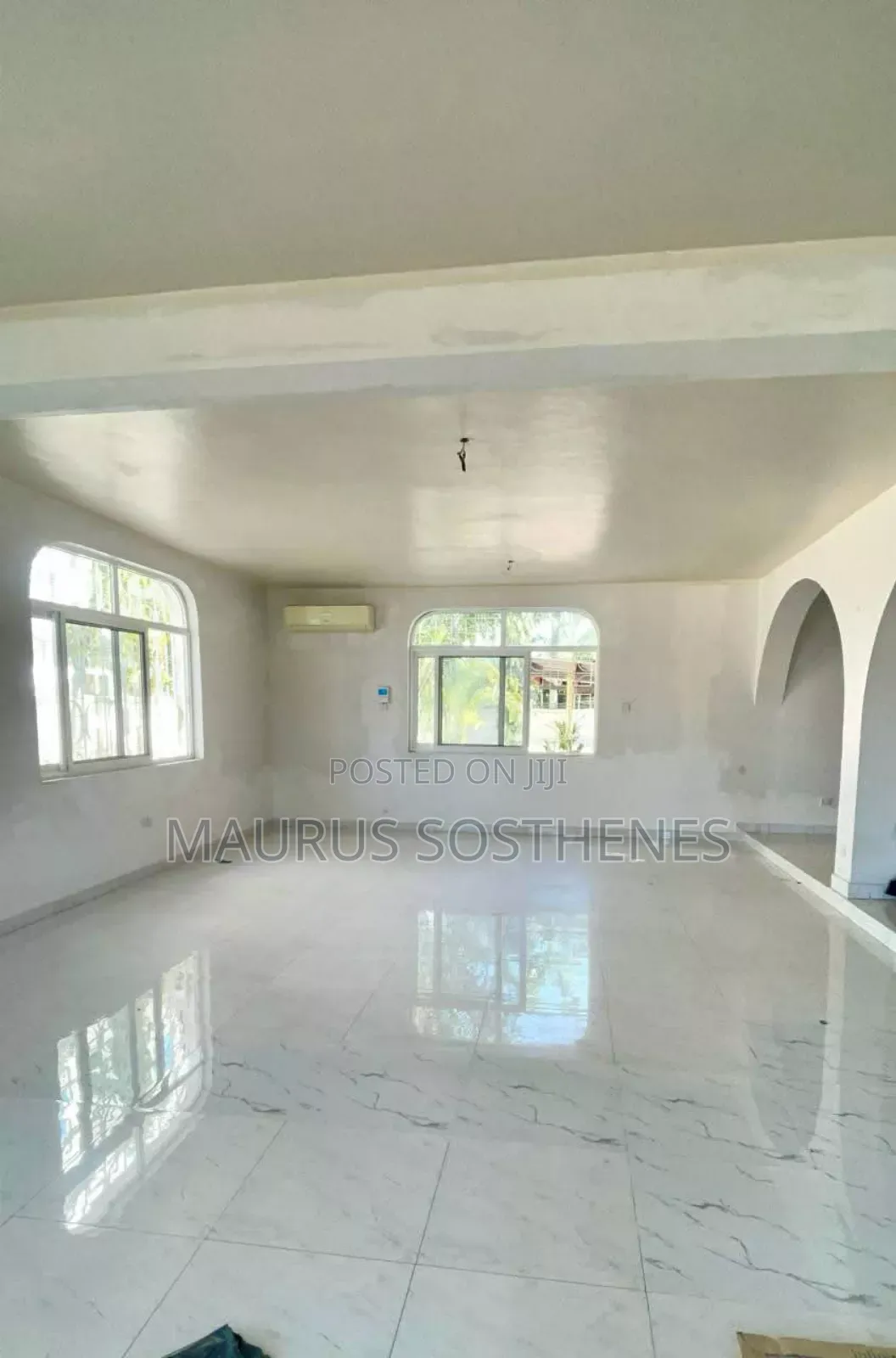 15bdrm Bungalow in Oysterbay for rent