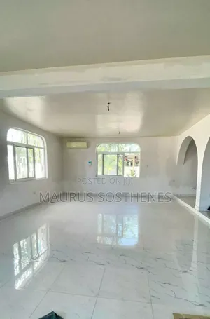 15bdrm Bungalow in Oysterbay for rent