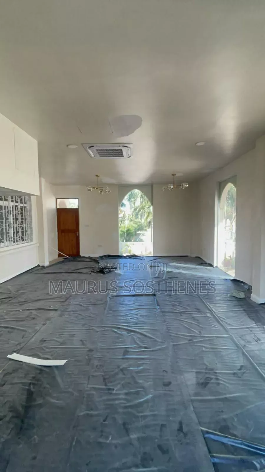 15bdrm Bungalow in Oysterbay for rent