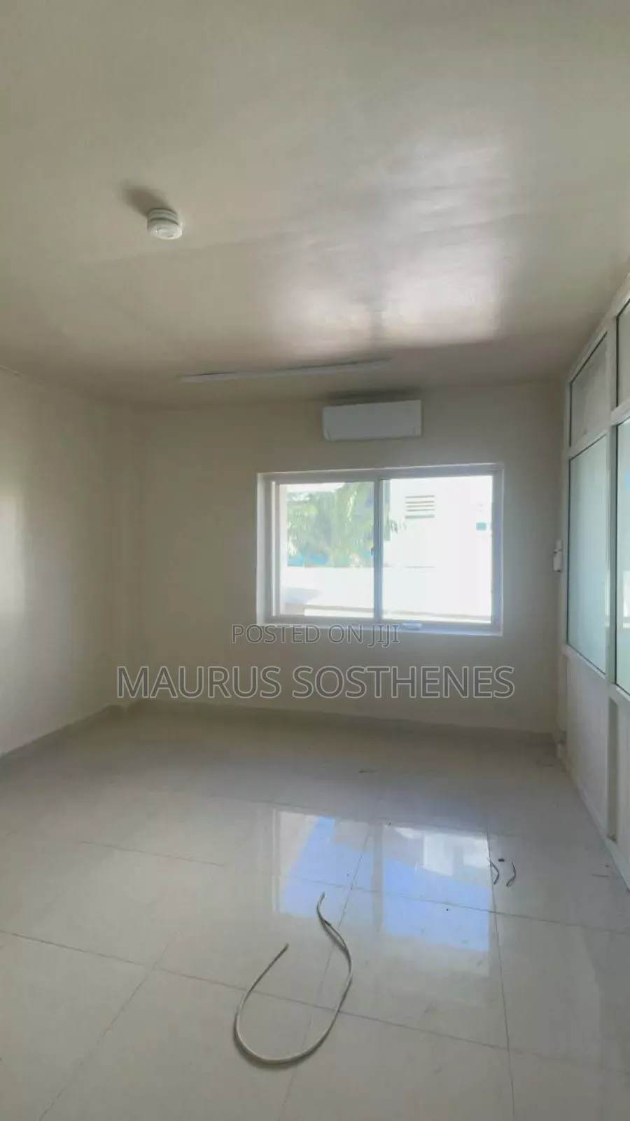 15bdrm Bungalow in Oysterbay for rent