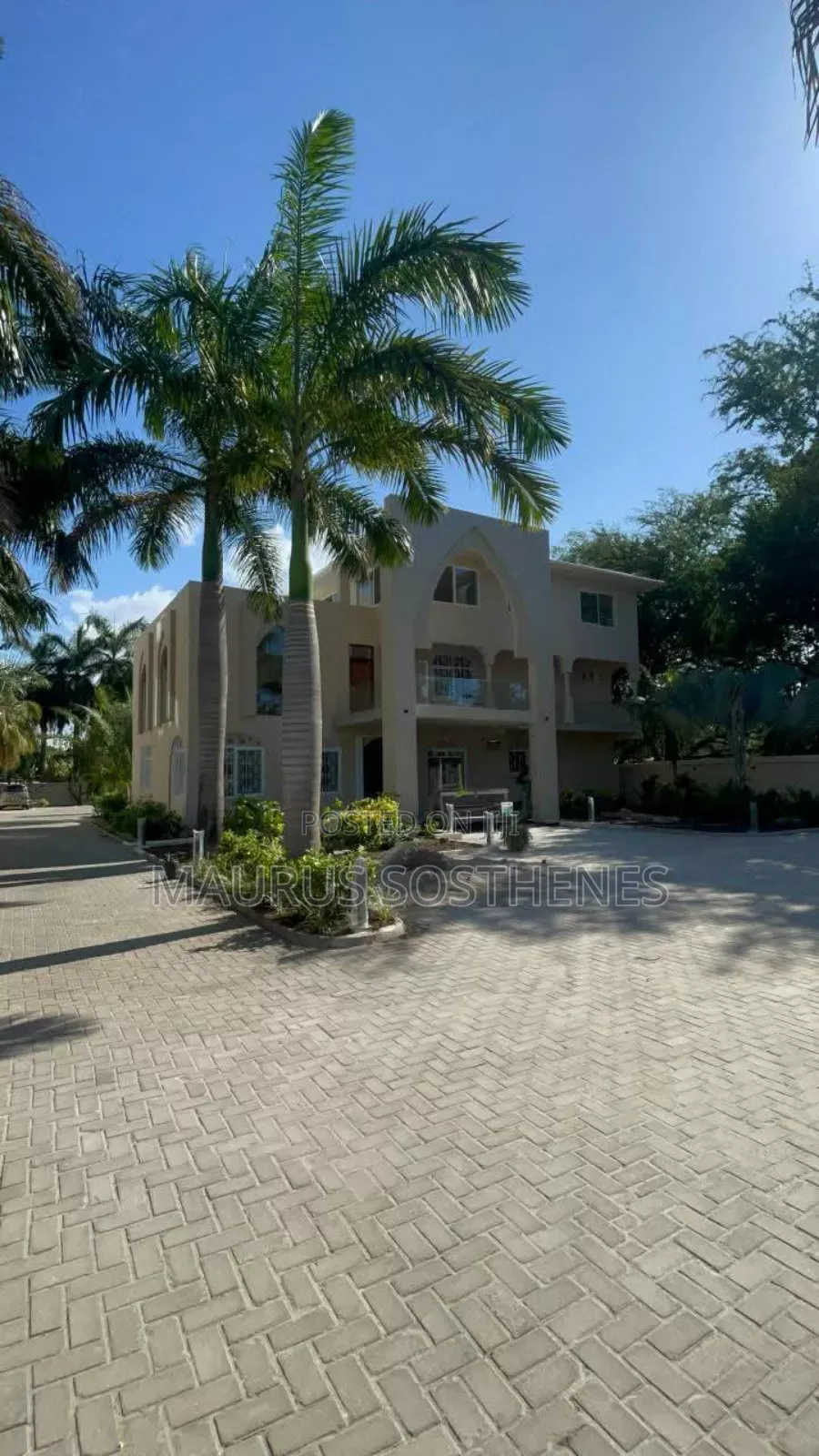 15bdrm Bungalow in Oysterbay for rent