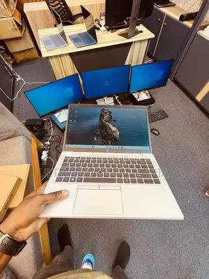 New Laptop HP EliteBook 845 G7 16GB AMD Ryzen 5 SSD 512GB