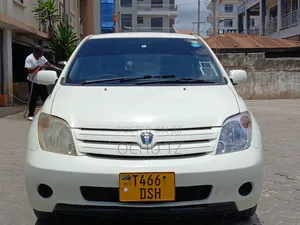 Toyota IST 2004 White