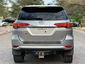Toyota Fortuner 2019 Silver