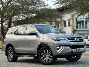 Toyota Fortuner 2019 Silver